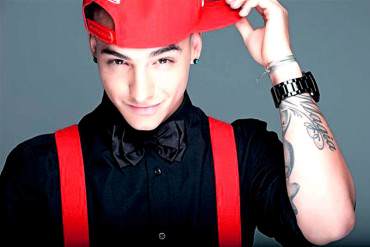 ¡NADIE LO MANDÓ! Maluma salió con las tablas en la cabeza por cantarles a jóvenes oficialistas