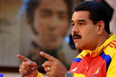 ¡HABLÓ EL SIN OFICIO! Maduro: «Está oscureciendo muy temprano, eso hay que revisarlo» (+Video)