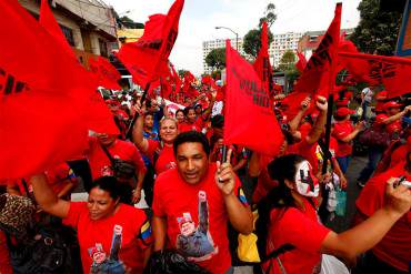 ¿CONSIGNAS DE PAZ? Chavista gritan: «Si nos tocan a Maduro, el pueblo los va a escoñetar» (+Video)