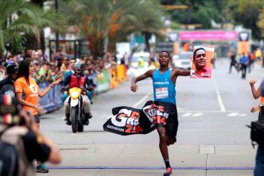 ¡QUÉ COSAS! Maduro le regaló un carro a atleta creyendo que era chavista… pero, ¿SE PELÓ?