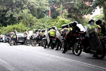 ¿QUÉ OCULTAN? Efectivos de la PNB custodian morgue de Bello Monte por colectivos asesinados