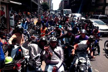 ¡SE ALBOROTÓ EL AVISPERO! Colectivos protestan frente a sede del CICPC en Caracas (+ Fotos)