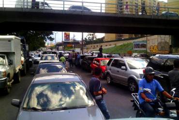 ¡AY MADURO! Motorizados protestan en autopista de Caracas: exigen más seguridad (+ Fotos)