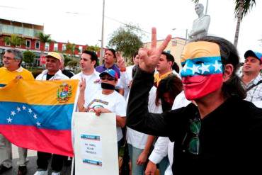 ¡CON TODO! Venezolanos en Miami protestan contra bloqueo de sanciones a funcionarios públicos