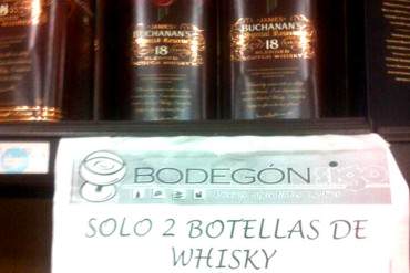 ¡IMPAGABLE Y RACIONADO! Dos botellas de whisky escocés por persona en Venezuela (+Foto)