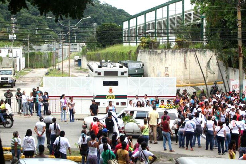 Carceles-en-Venezuela-situacion-de-rehenes-en-el-Rodeo-III-800x533