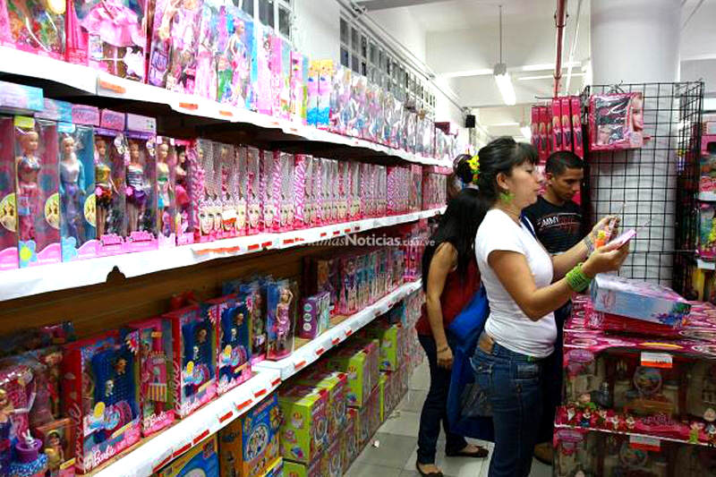 Escasez-de-Barbies-en-General-Import-Venezuela-Navidades-Felices-2-800x533