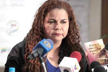 ¡NO SE VALE DISENTIR! Iris Varela estalla contra los rojitos que «critican» al Gobierno chavista