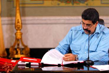 ¡SIGUE EL PAQUETAZO ROJO! Maduro firma 28 leyes vía Habilitante a un día de terminarse el plazo