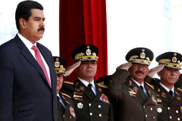 ¡PERDIDO Y SIN SALIDA! El Nuevo Herald: Maduro trata de comprar lealtad militar con oro y petróleo