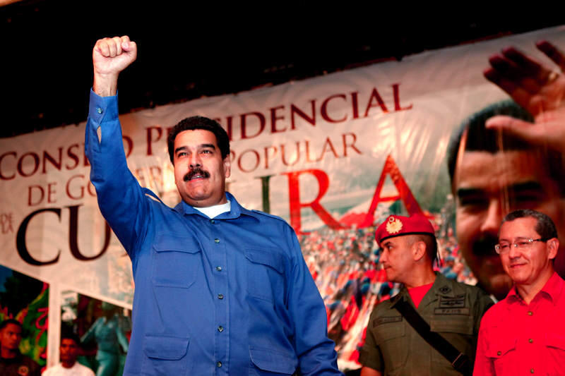 Maduro-puño-arriba