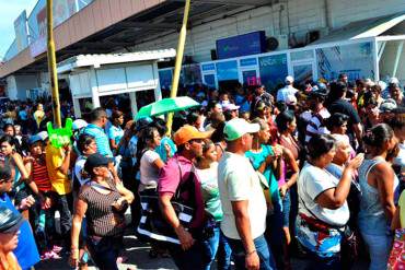 ¡EL PUEBLO LO QUE TIENE ES HAMBRE! Gritan en el supermercado «Dennos café o le quemamos esto»