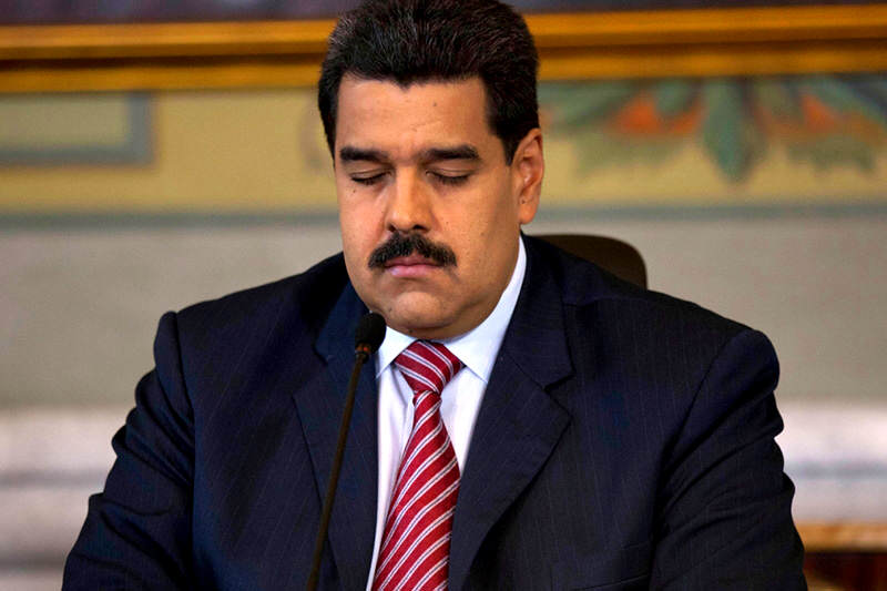 Nicolas-Maduro-meditando-preocupado