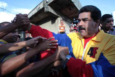 ¡AMARREN A ESE LOCO! Maduro advirtió que «la clase obrera» tomará las empresas «abandonadas»