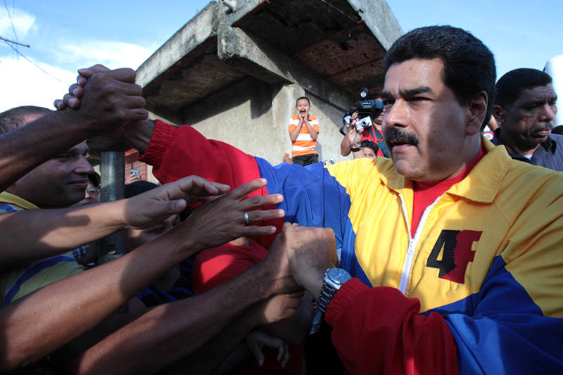 Nicolas Maduro saludando a la clase obrera en Venezuela 