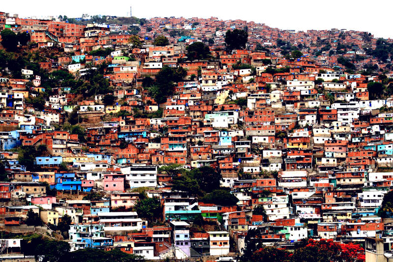 Petare-de-Noche-Barrios-de-Caracas-por-Diego-Martintereso800x533