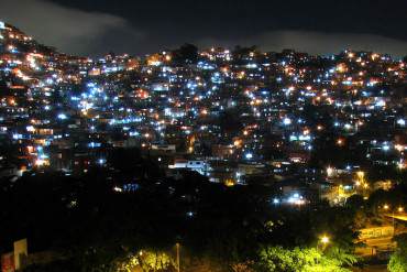 «Detonaciones, sirenas, GRITOS, y rumbas de bandas criminales»… ¡ASÍ ES COMO SUENA CARACAS!