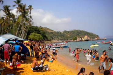 ¡DESESPERADOS! Psuv recogerá firmas contra Obama en playas de Carabobo en Semana Santa