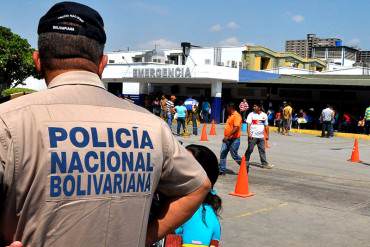 ¡ATERRADOR! Asesinan a un PNB cuando sacó el teléfono para alumbrar su carro accidentado