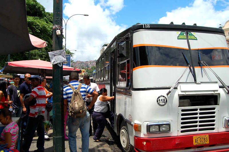 Transporte-Publico-Caracas-Venezuela-Buses-3800x533