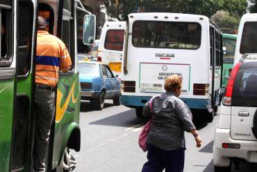 ¡TREMENDO GOLPE AL BOLSILLO! Transportistas caraqueños piden aumento del pasaje a Bs. 70