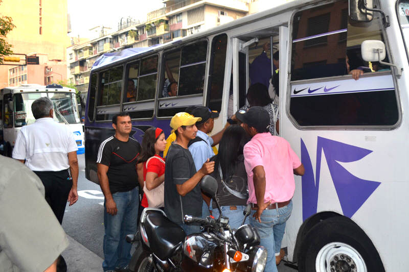 Transportistas no están conformes con el aumento del pasaje a Bs.10 y «pelearán» por otro ajuste