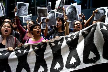 ¡FATAL DESENLACE! 43 estudiantes mexicanos desaparecidos fueron INCINERADOS y enterrados