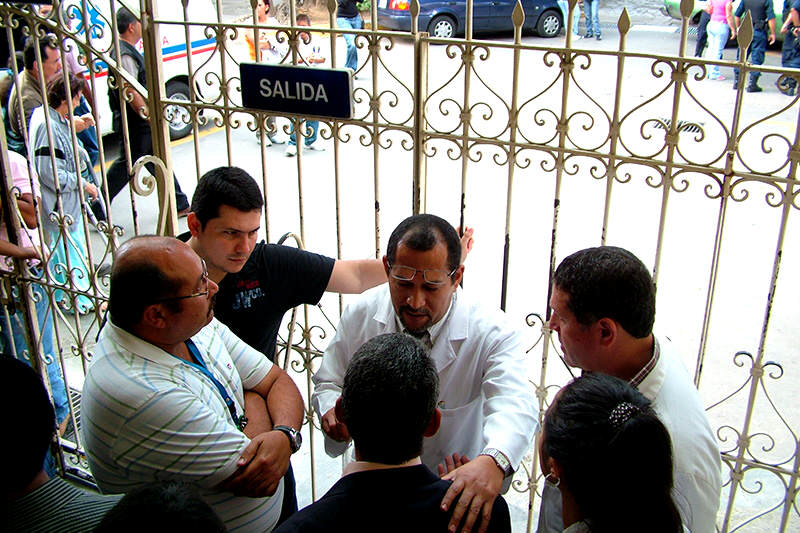 hospital-medicos-protesta