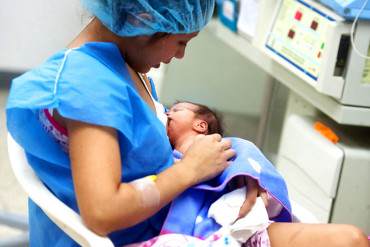 ¡ATENCIÓN, MADRES! Maduro anuncia Clap Maternal y da consejos de lactancia: “Dale tu teta a tu nené” (+Video)