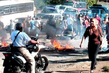 ¿ALÓ JESSE? Vecinos trancan carretera en San Juan de los Morros en protesta por apagones