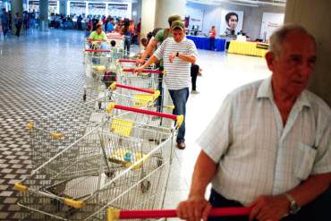 ¡PASA EN SOCIALISMO! Venezuela cerró 2014 con más de 50 productos ausentes en los mercados