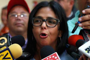 ¡LA HISTERIA A MILLÓN! Delcy Rodríguez acusó a Luis Almagro de querer «derrocar» a Maduro