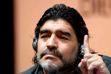 ¡ENCHUFE MILLONARIO! Maradona renueva contrato con Telesur y protagonizará una película