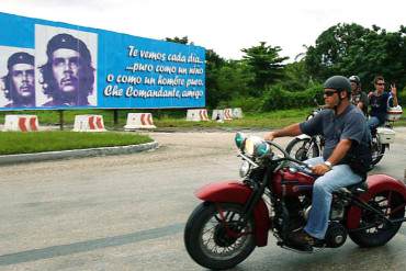 ¿CUÁL SOCIALISMO? Hijo del Che Guevara ofrece viajes turísticos en Harley-Davidson por Cuba