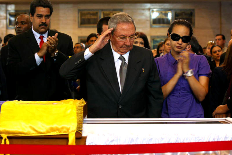 Muerte-Hugo-Chavez-Raul-Castro