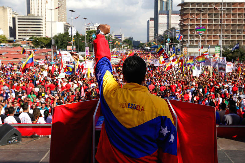 Nicolas-Maduro-marcha-en-contra-del-imperialismo-celebrando-la-constitucion-de-Venezuela--2-800x533