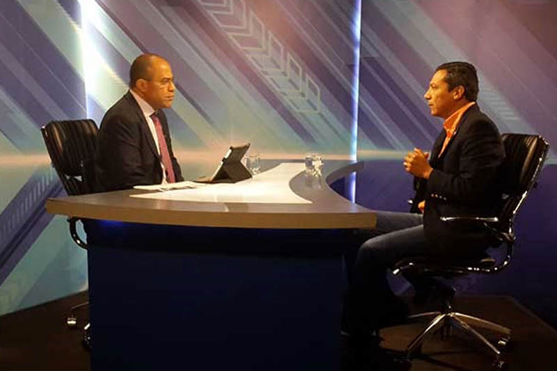 Vladimir-Villegas-en-entrevista-con-William-Ojeda-800x533