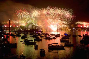 ¡LUCES, CÁMARA, ACCIÓN…! El mundo ya comienza a recibir el año nuevo 2015 (+Fotos +Video)