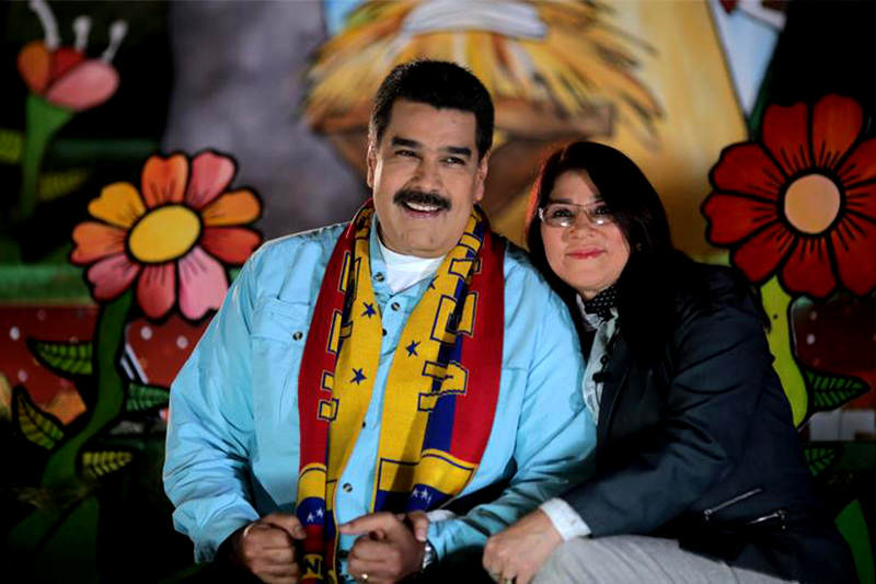 nicolas-maduro-y-cilia-flores-navidad