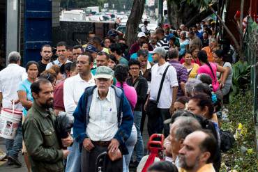 ¡PA’ COMPLETAR NUESTROS MALES! El hampa asalta abastos y camiones en busca de alimentos