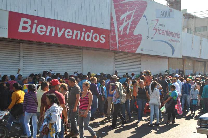 ¡EL COLMO! Denuncian que cubanos tienen más prioridad para comprar comida que venezolanos