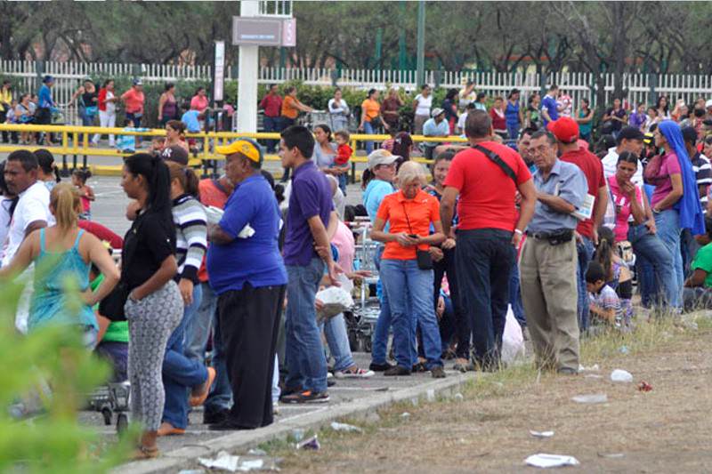 ¡FATAL! Sexagenario murió de un infarto al discutir con bachaqueros que trataban de colearse