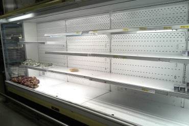 ¡RUEDAN BOLAS DE PAJA! Impactantes imágenes del Makro Los Teques: Un desierto sin comida