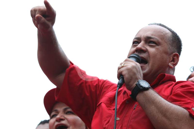 ¡LES HIERVE LA SANGRE! Cabello reta a Santos: «Denúncieme ante la Corte Penal Internacional»