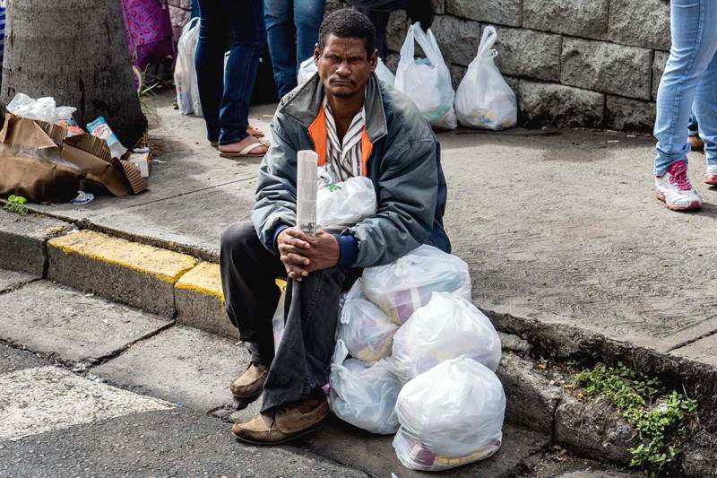 Escasez-y-Colas-en-Venezuela-para-comprar-comida-01-14-2015-10-800x533