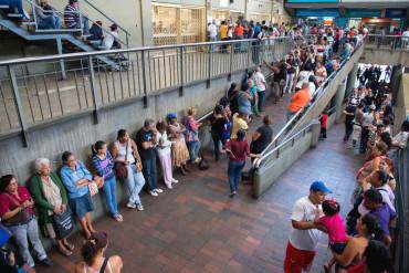 ¡QUE LO VEA EL MUNDO! En Video: Megacolas que esconde Maduro en sótanos de supermercados