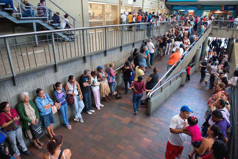 Escasez-y-Colas-en-Venezuela-para-comprar-comida-01-14-2015-6-800x533