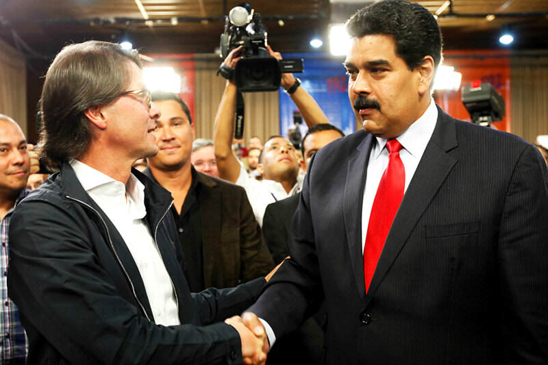Lorenzo Mendoza saludando a Nicolas Maduro Venezuela