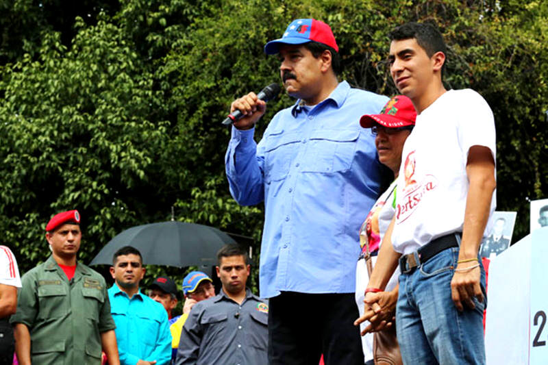 Maduro-mama-hermano-de-Robert-Serra