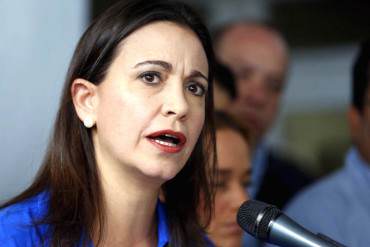 ¡AUCH! María Corina: «Maduro no está de gira, está huyendo de la realidad y de su incapacidad»